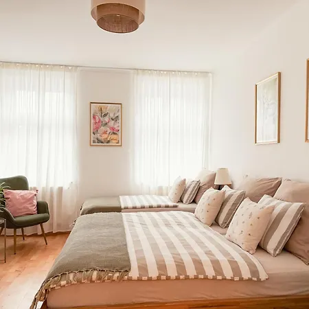 Jako Doma - Centrally Located Apartment *